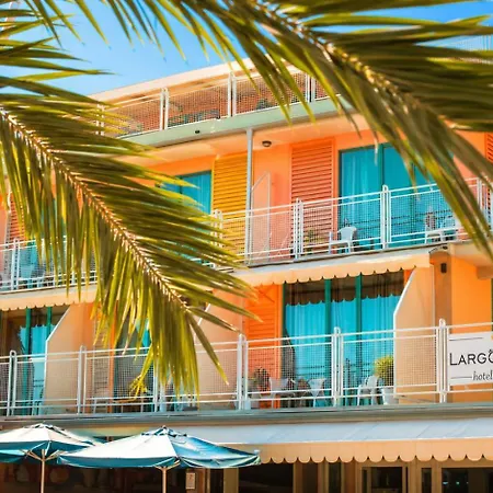 Largo Light Hotel 3*